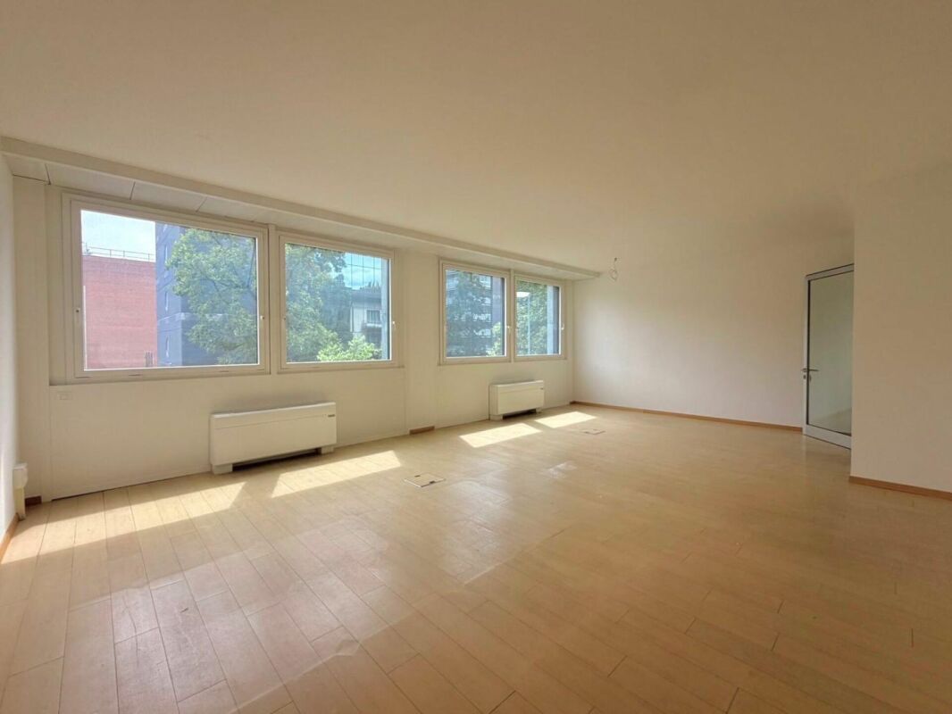LUGANO · UFFICIO IN ZONA CENTRALISSIMA E DISPONIBILE DA SUBITO · 198 m2