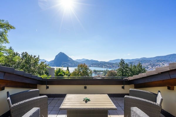 VIGANELLO - ATTICO 5.5 LOCALI VISTA LAGO E GIARDINO PRIVATO
