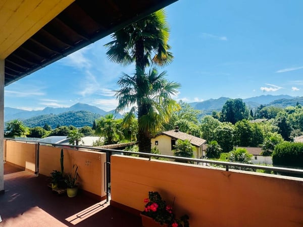 AGNO · CASA BIFAMILIARE CON GIARDINO IN ZONA RESIDENZIALE 10
