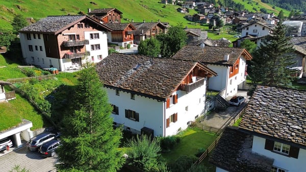 3.5-Zimmer-Gartenwohnung in Vals, Ihr Rückzugsort in den Bündner Bergen 1