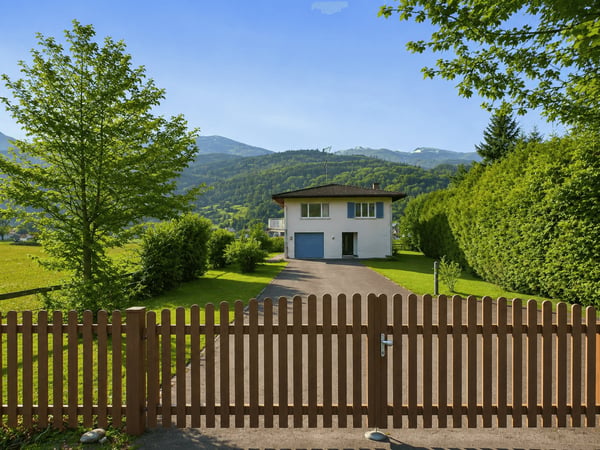 Idyllisches 5,5-Zimmer-Einfamilienhaus mit Panoramablick und grossem Garten 1