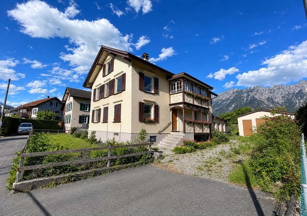 7.5-Zimmer-Einfamilienhaus mit Entwicklungspotenzial an zentraler Lage in Buchs SG 18