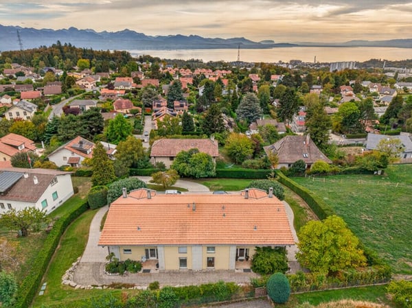 Spacieuse villa jumelle à Epalinges pour vivre et recevoir 1