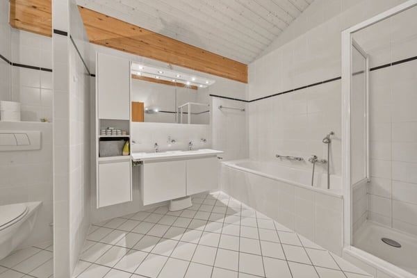 Spacieuse villa jumelle à Epalinges pour vivre et recevoir 11