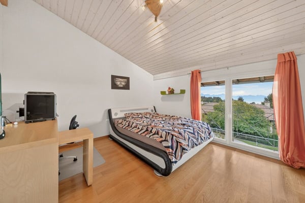 Spacieuse villa jumelle à Epalinges pour vivre et recevoir 9