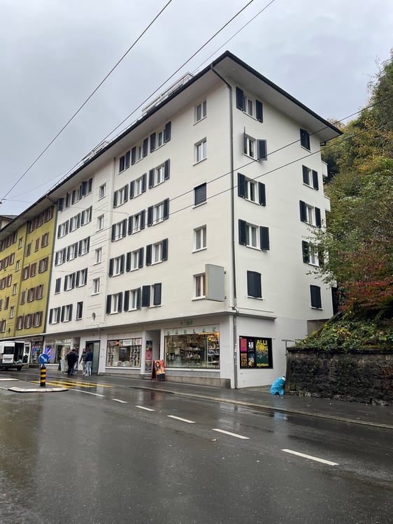 Helle und modern ausgestattete 2.5 Zimmer-Dachwohnung 5