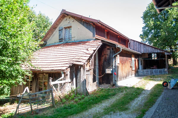 Rustikales Bauernhaus in Tavannes – Altbau-Juwel mit grossem Grundstück 1