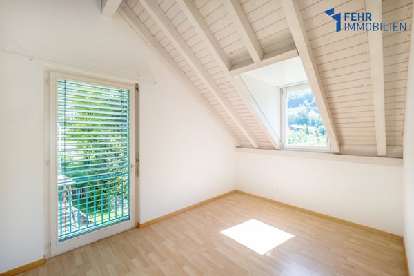 Fehr Immobilien - Komfortable 4.5-Zimmer-Dachwohnung 6
