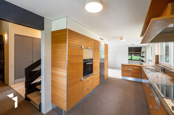 Fehr Immobilien - Idyllisch gelegene 4.5-Zimmer-Atrium-Villa 5