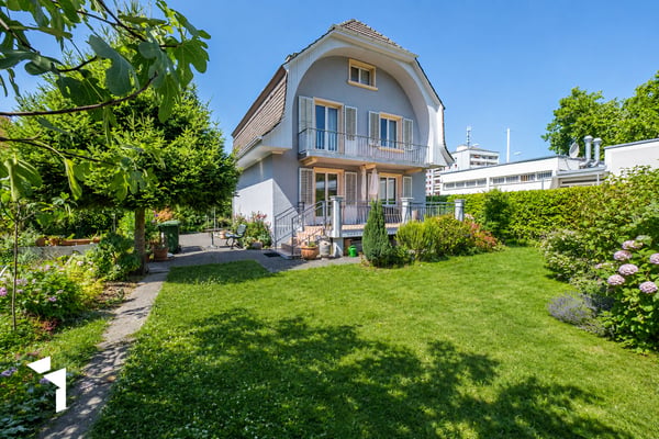 Fehr Immobilien - Top gepflegtes 5.5-Zimmer-EFH an zentraler Lage 1
