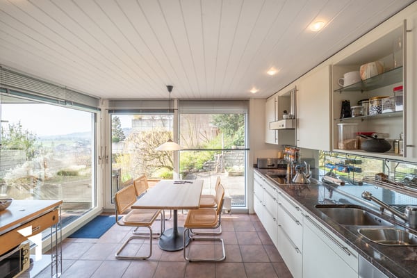 Fehr Immobilien - 5.5-Zi.-Terrassenhaus mit herrlicher Aussicht 4