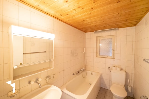 Idyllisch gelegenes Zwei-Generationen-Haus 10