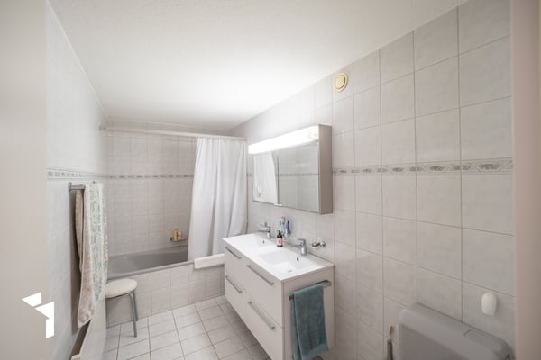 Fehr Immobilien - Aussichtsreiche 4.5-Zimmer-Terrassenwohnung 12