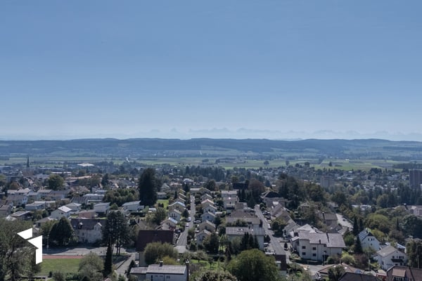 Fehr Immobilien - Aussichtsreiche 4.5-Zimmer-Terrassenwohnung 1
