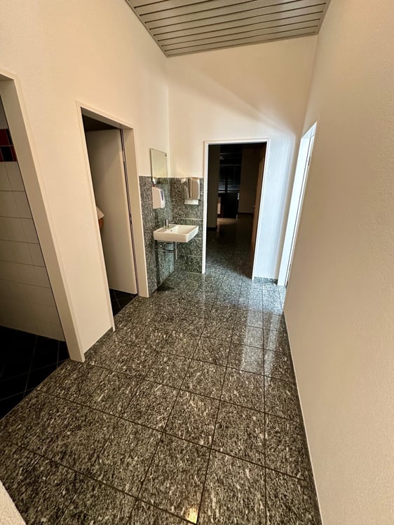 Attraktive, modern ausgebaute Bürofläche an zentraler Lage in Flawil 16
