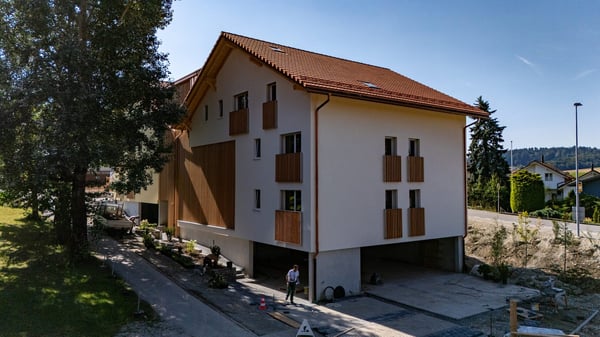 Einzigartige sonnige 1.5-Zimmer-Dachwohnung mit Galerie und Weitsicht 2