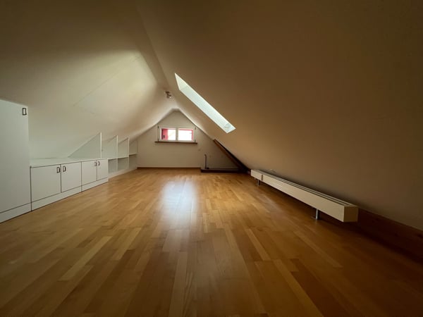 Haus-im-Haus-Feeling: Grosszügige 4-Zimmer-Maisonette-Wohnung in Binningen 8