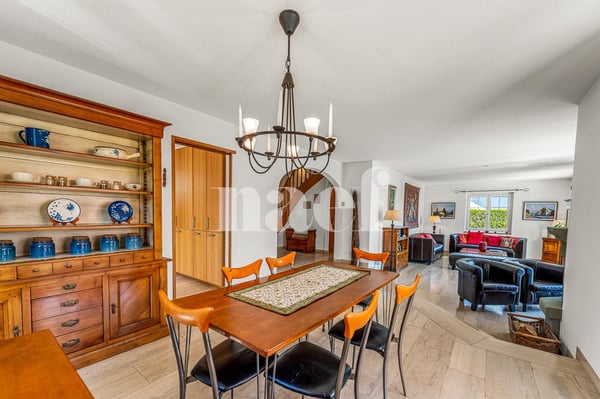 Maison individuelle de 5.5 pièces avec piscine à vendre à Neyruz 8