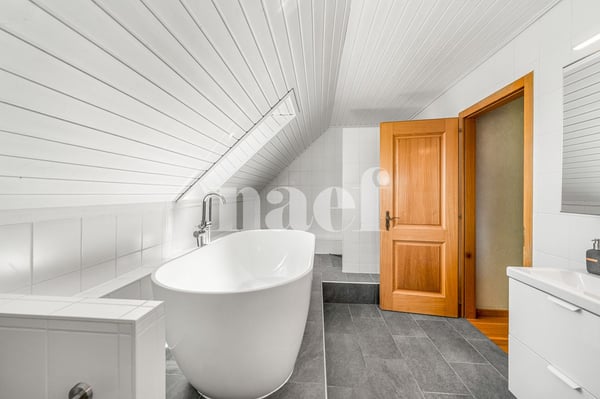 Maison individuelle de 5.5 pièces avec piscine à vendre à Neyruz 10