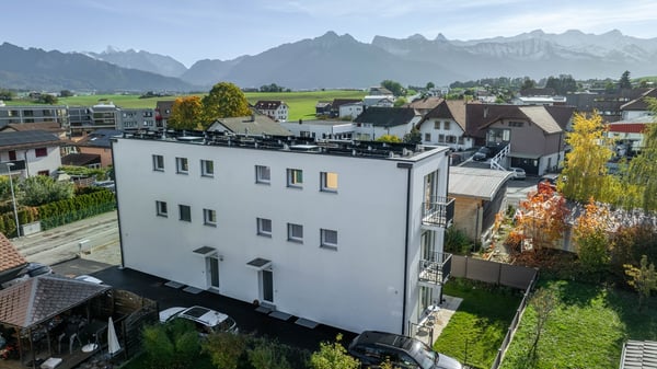 Villa jumelée de 4.5 pièces avec terrasse et balcons à vendre à Vuadens