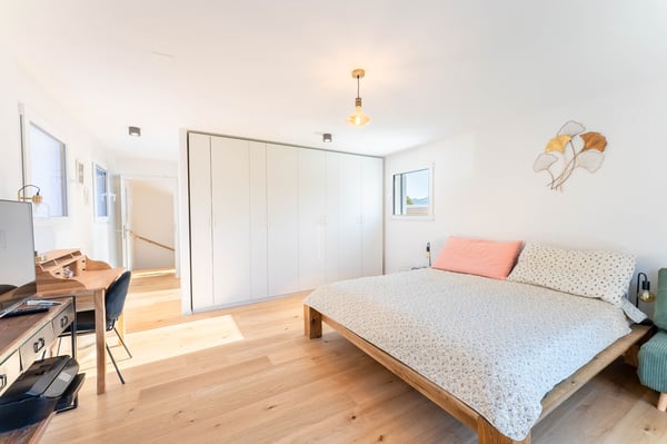 Villa jumelée de 4.5 pièces avec terrasse et balcons à vendre à Vuadens 6