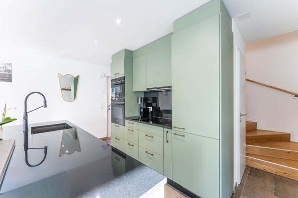 Villa jumelée de 4.5 pièces avec terrasse et balcons à vendre à Vuadens 2
