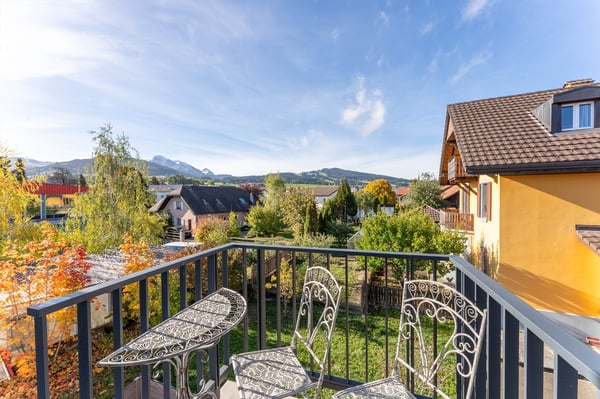 Villa jumelée de 4.5 pièces avec terrasse et balcons à vendre à Vuadens 10