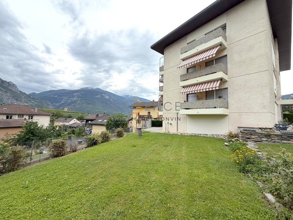 Charmant appartement de 3.5 pièces avec balcon, vue dégagée et jardin 9