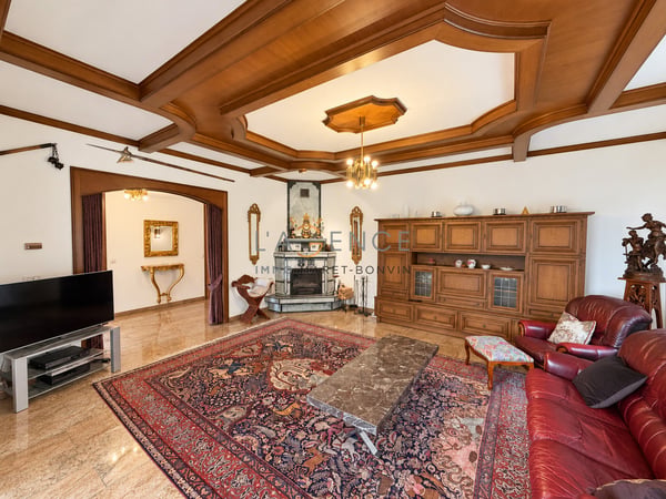 L'ELEGANCE D'UN GRAND CHALET PRIVE FACE AUX ALPES 4