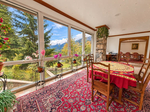 L'ELEGANCE D'UN GRAND CHALET PRIVE FACE AUX ALPES 2