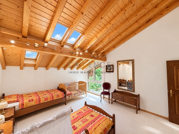 L'ELEGANCE D'UN GRAND CHALET PRIVE FACE AUX ALPES 10
