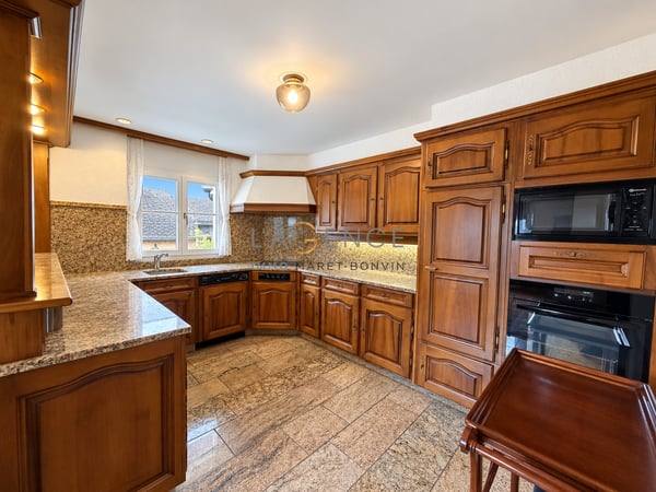 L'ELEGANCE D'UN GRAND CHALET PRIVE FACE AUX ALPES 6