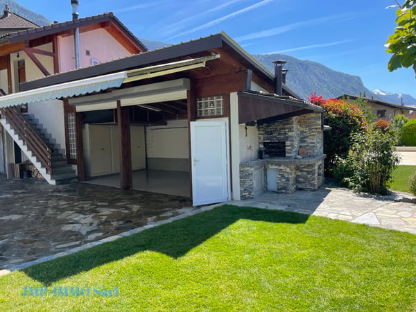 BELLE OPORTUNITÉ villa d'un très bon standing au coeur du village de Granges 36