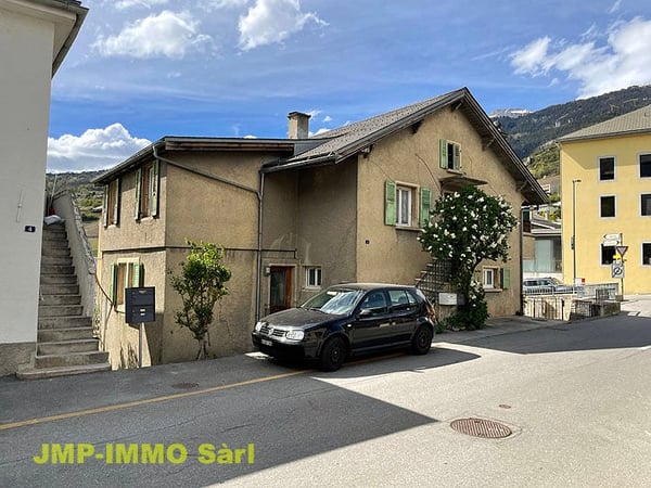 À Saisir au coeur du village de Miège 1