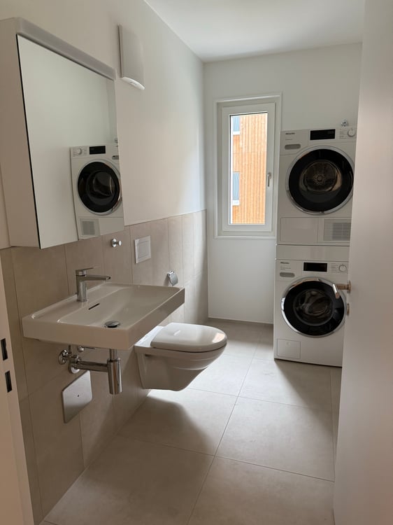 Neubau: Moderne 3 1/2-Zimmer-Wohnung mit Terrasse nahe Kronenplatz 5