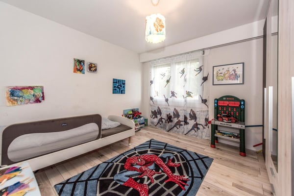 Grosszügige 5.5-Zimmer-Familienwohnung im beliebten Bruggereggquartier 9
