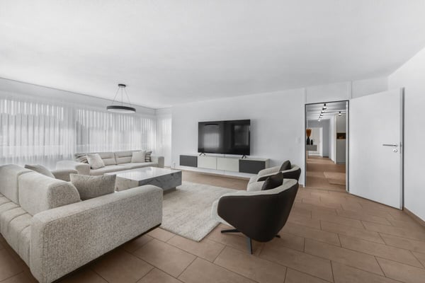 Wohnen mit Komfort und Weitblick – 5.5 Zimmer im Zentrum 2