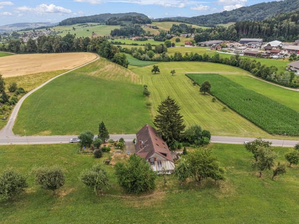 Charmantes Bauernhaus mit zwei Wohneinheiten an idyllischer Alleinlage in Oberwangen (Dussnang) 2