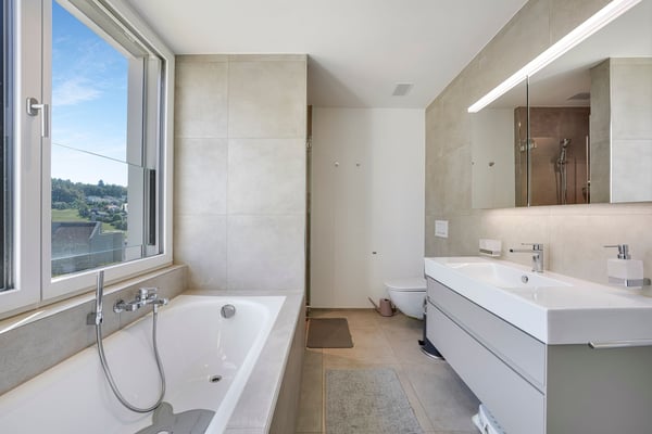 Ein Zuhause mit Weit- und Bergblick sowie hoher Wohnqualität 14