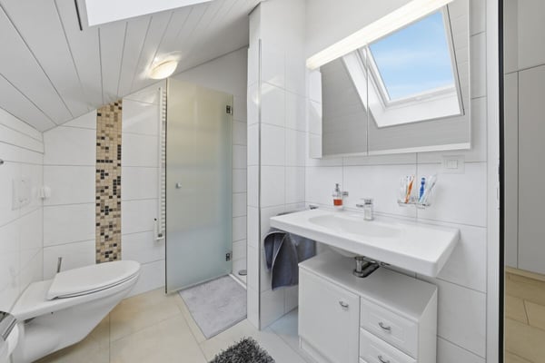 Grosszügige Dachmaisonettewohnung mit viel Licht und drei Balkonen 14
