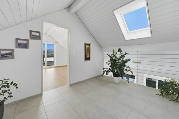 Grosszügige Dachmaisonettewohnung mit viel Licht und drei Balkonen 8