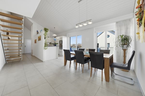Grosszügige Dachmaisonettewohnung mit viel Licht und drei Balkonen 5