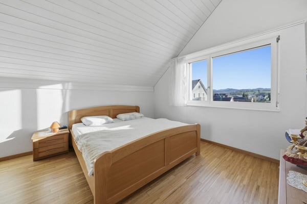 Grosszügige Dachmaisonettewohnung mit viel Licht und drei Balkonen 9