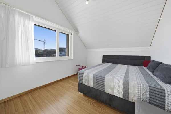 Grosszügige Dachmaisonettewohnung mit viel Licht und drei Balkonen 10