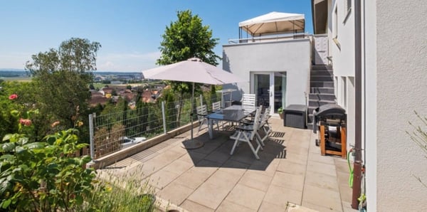 7.5-Zimmer-Doppeleinfamilienhaus an Südhanglage mit Alpenpanorama 1