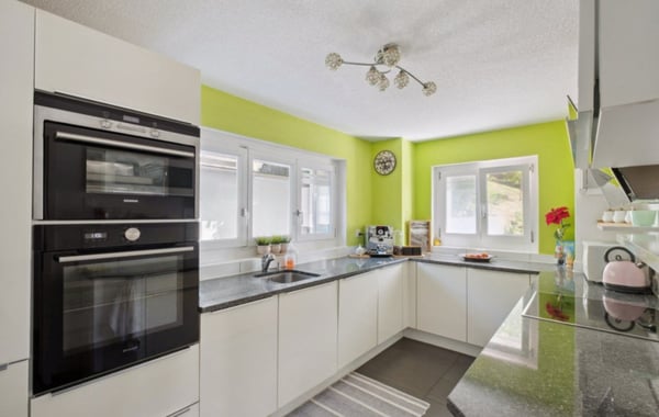 7.5-Zimmer-Doppeleinfamilienhaus an Südhanglage mit Alpenpanorama 6
