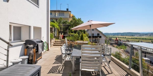 7.5-Zimmer-Doppeleinfamilienhaus an Südhanglage mit Alpenpanorama 3