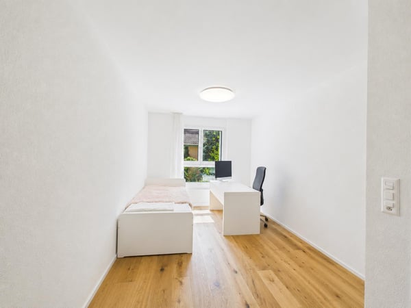 Neuwertiges 6.5-Zimmer-Doppeleinfamilienhaus mit hochwertigem Ausbau in Safenwil 12