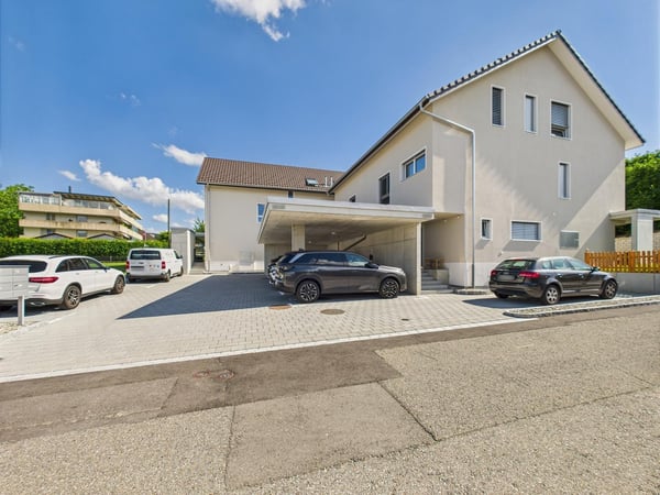Neuwertiges 6.5-Zimmer-Doppeleinfamilienhaus mit hochwertigem Ausbau in Safenwil 2