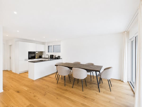 Neuwertiges 6.5-Zimmer-Doppeleinfamilienhaus mit hochwertigem Ausbau in Safenwil 6